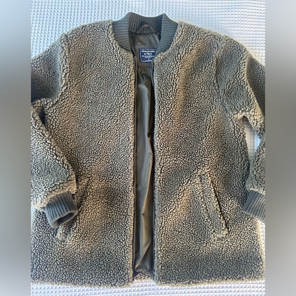 Abercrombie & Fitch Sherpa Full-Zip Oversized Bomber - Picture 2 of 16
